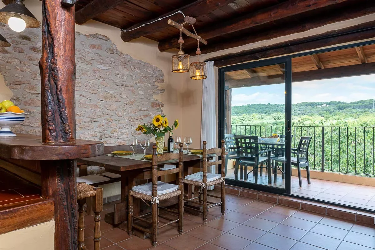 Cocina comedor con terraza · Casa La Rafela