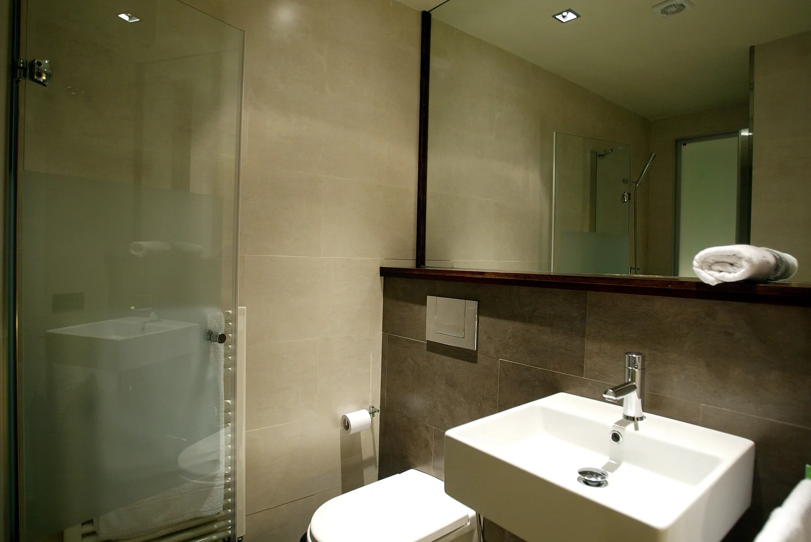 Baño de una habitación de La Fonda Moreno