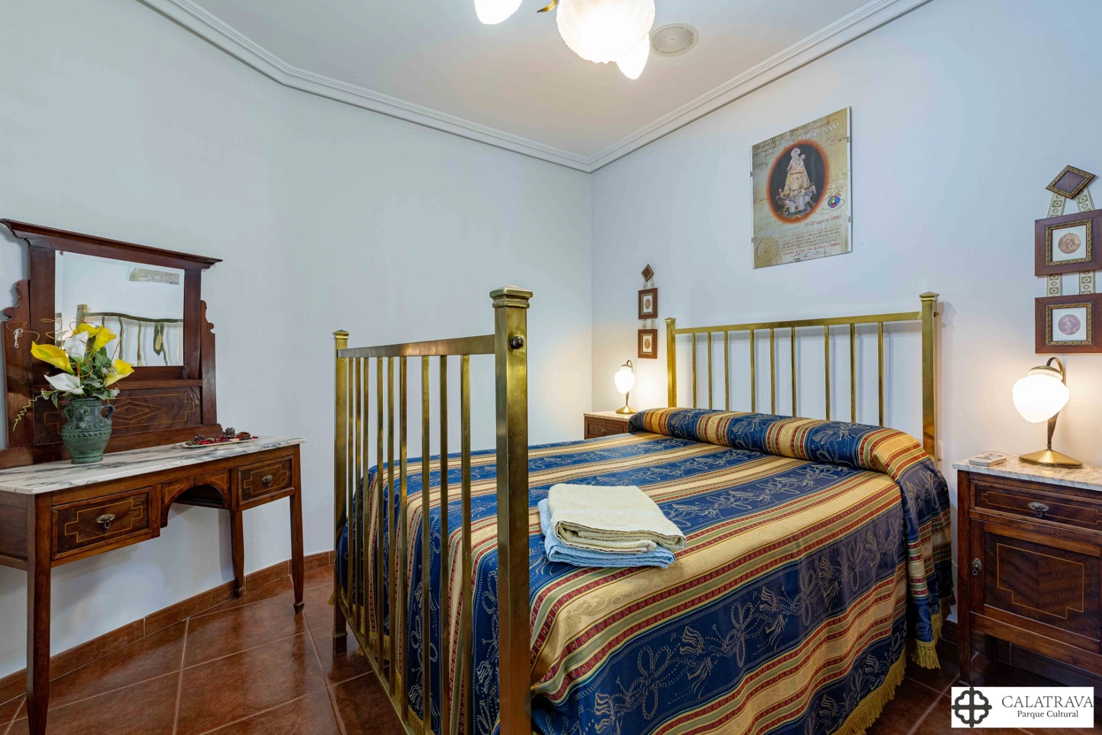 Dormitorio de dos camas en Casa Rural Crisalva. · Casa Rural Crisalva
