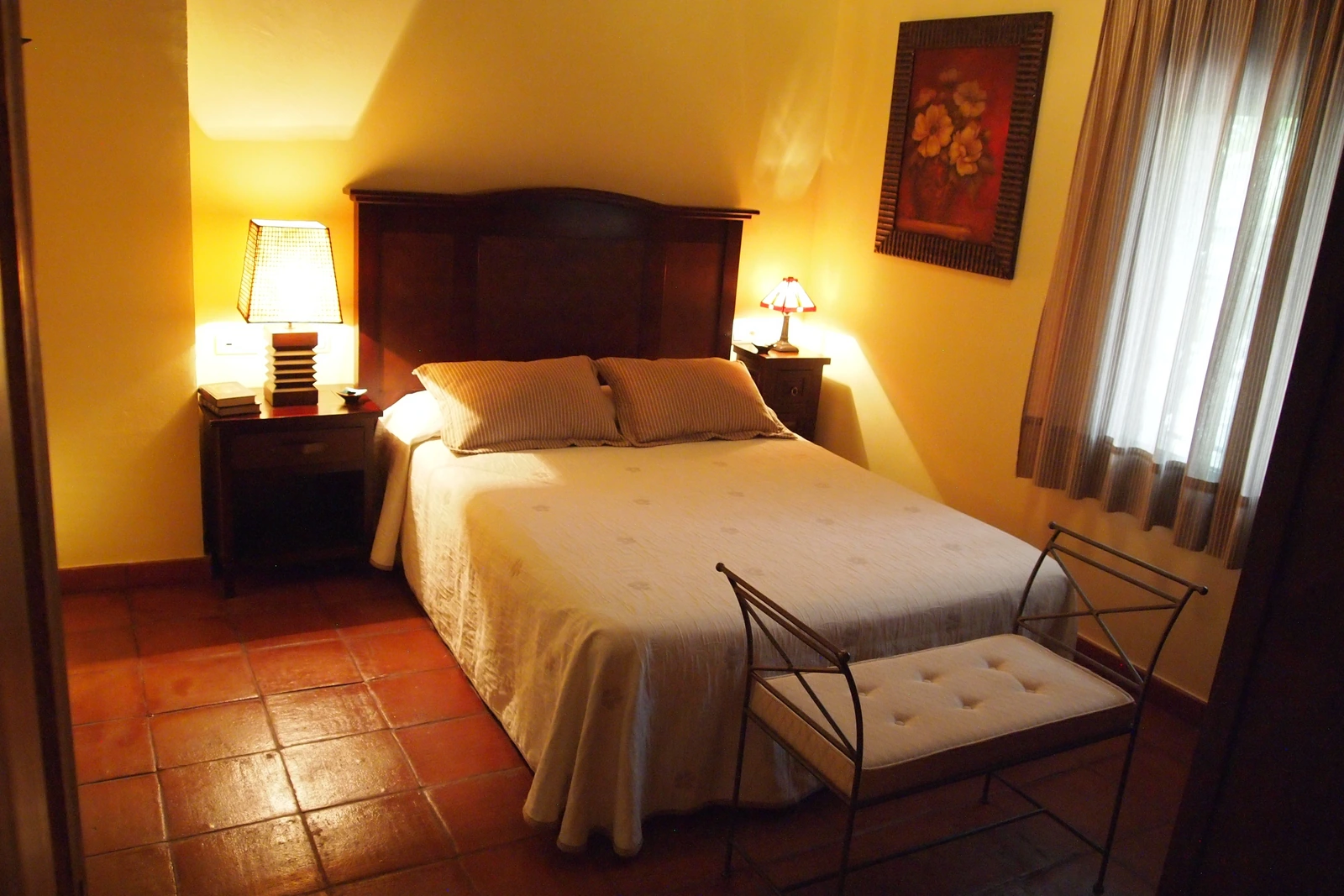Habitación Fuego con cama de matrimonio · Casa Rural La Fuente Gorda