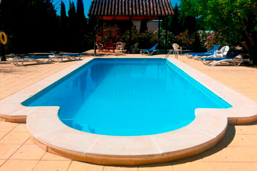 Piscina exterior de la finca en Finca Los Cerrillos, Argamasilla de Alba.