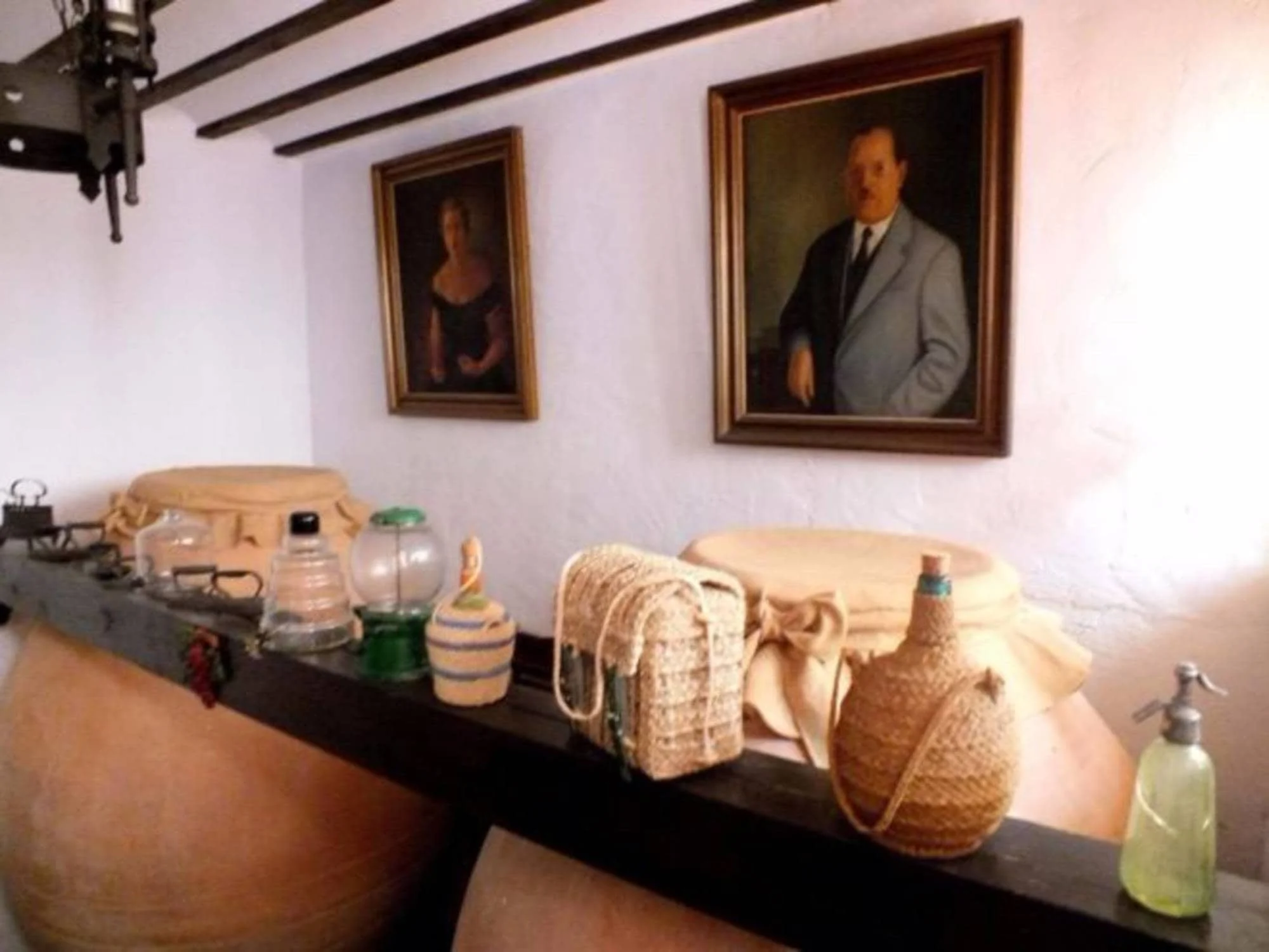 Antigua bodega de la Posada Los Caballeros, hoy espacio común