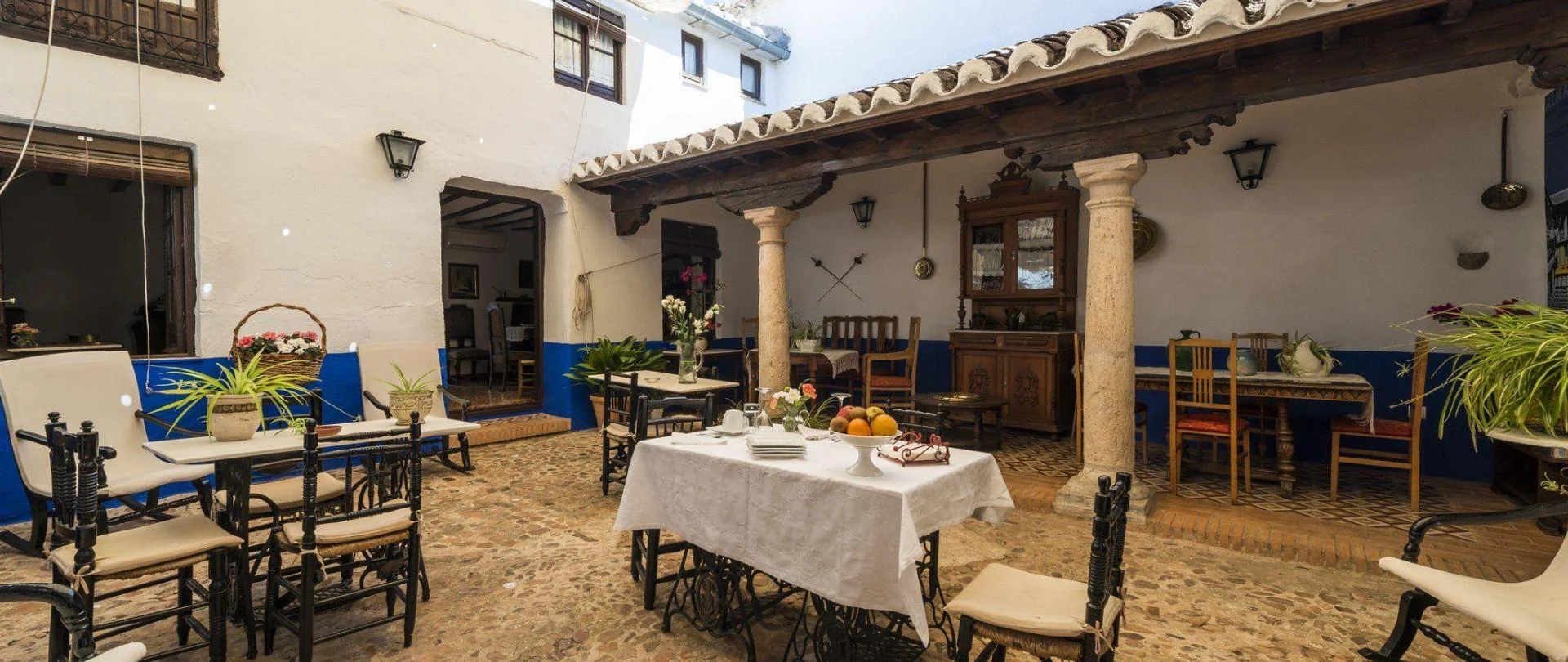 Comedor del hotel junto al patio interior