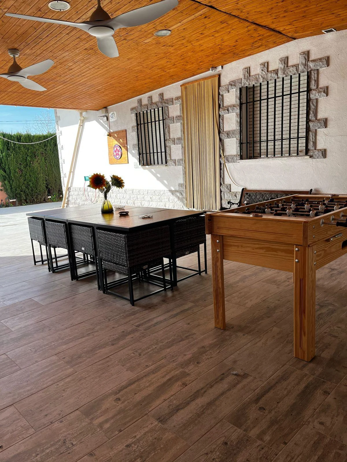 Comedor bajo porche de Casa Rural Tobarejos