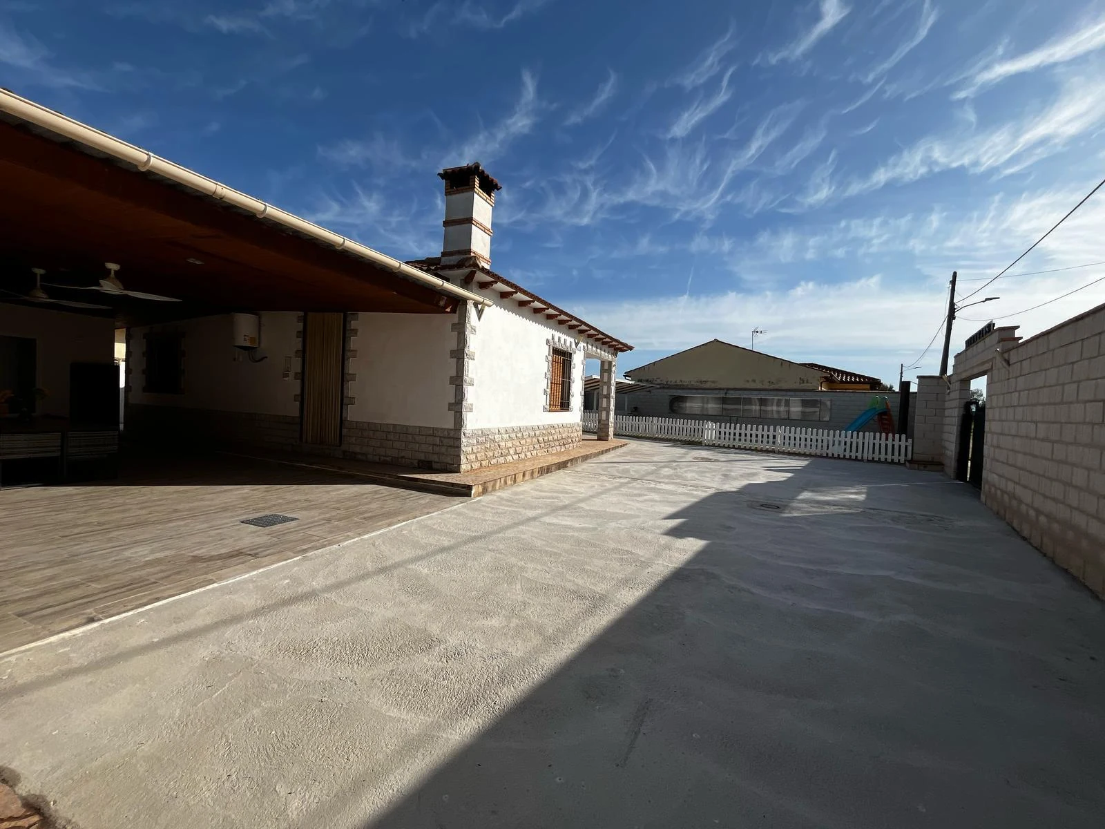 Terraza y patio de Casa Rural Tobarejos en El Robledo