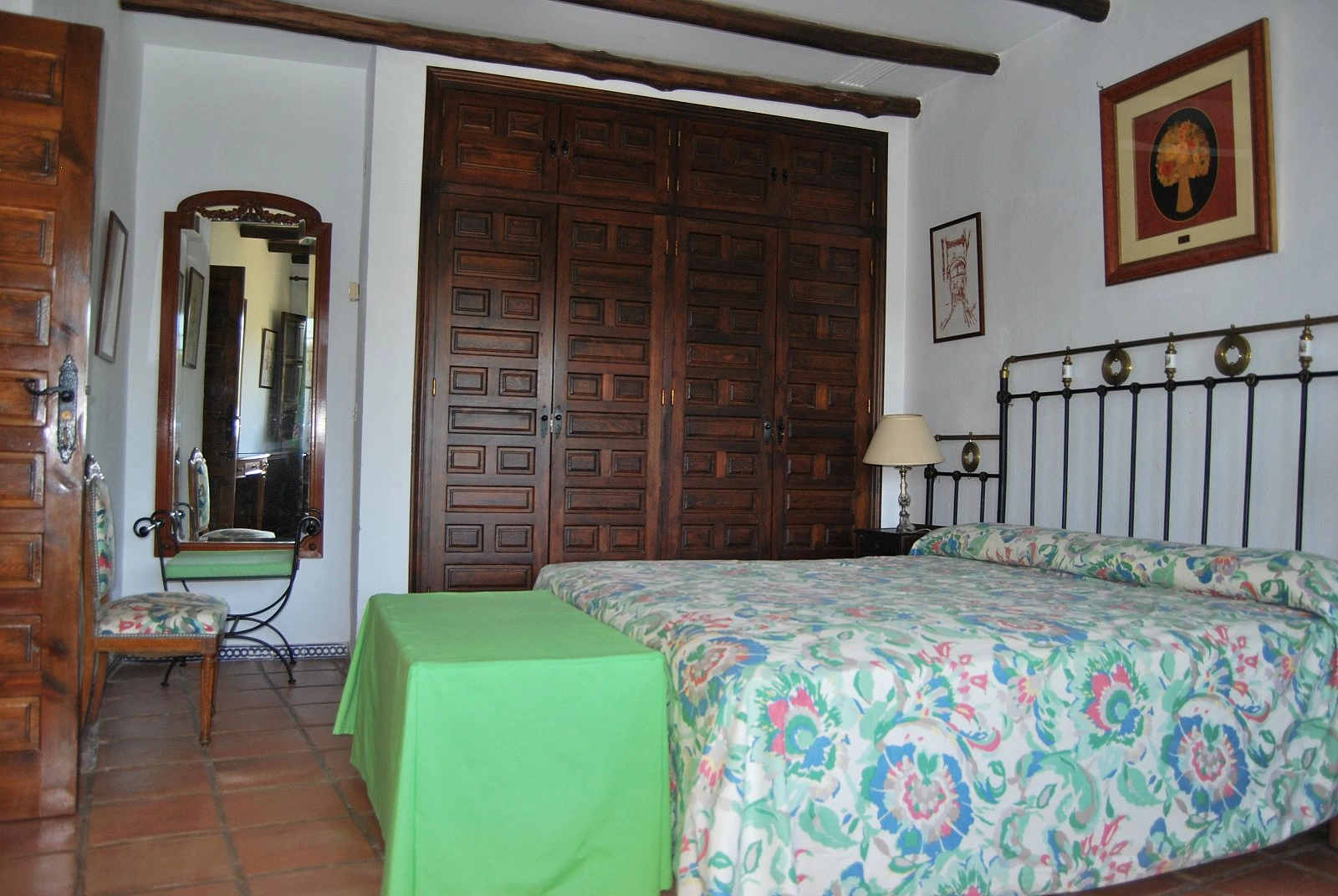Dormitorio principal del cortijo, según el pie original de la galería. · Cortijo La Priorita