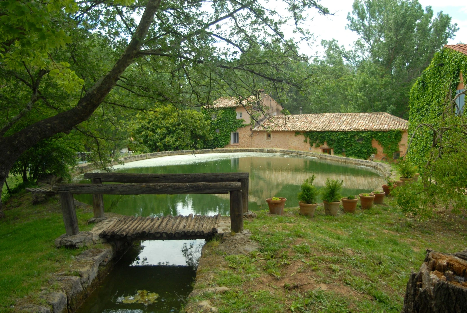 Alberca del antiguo molino; no es la piscina de baño. · Molino del Señor