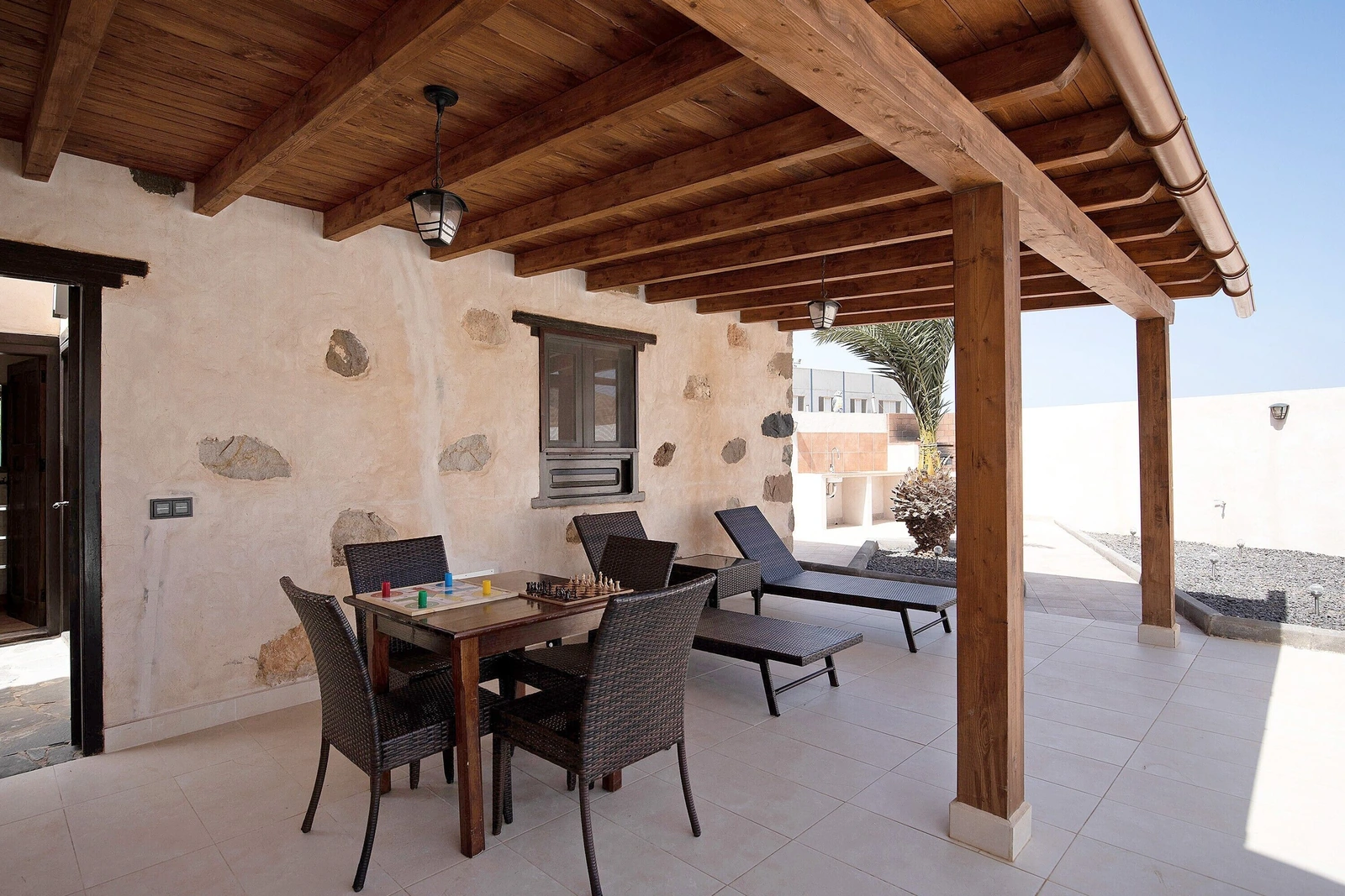 Casa Andresito: porche con comedor exterior · Casa Rural Andresito