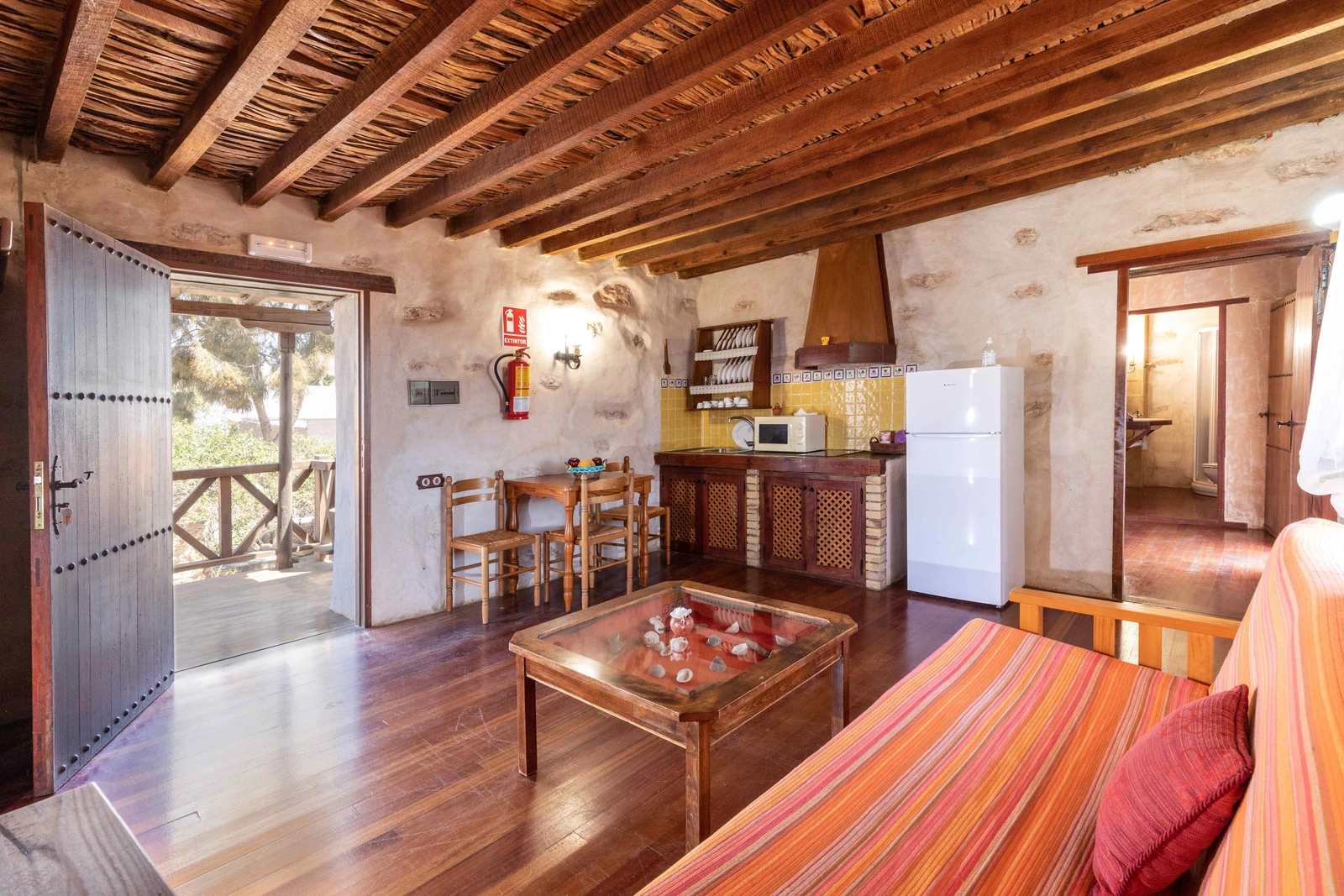 Salón, comedor y cocina de Amanay. · Casas Rurales Tamasite