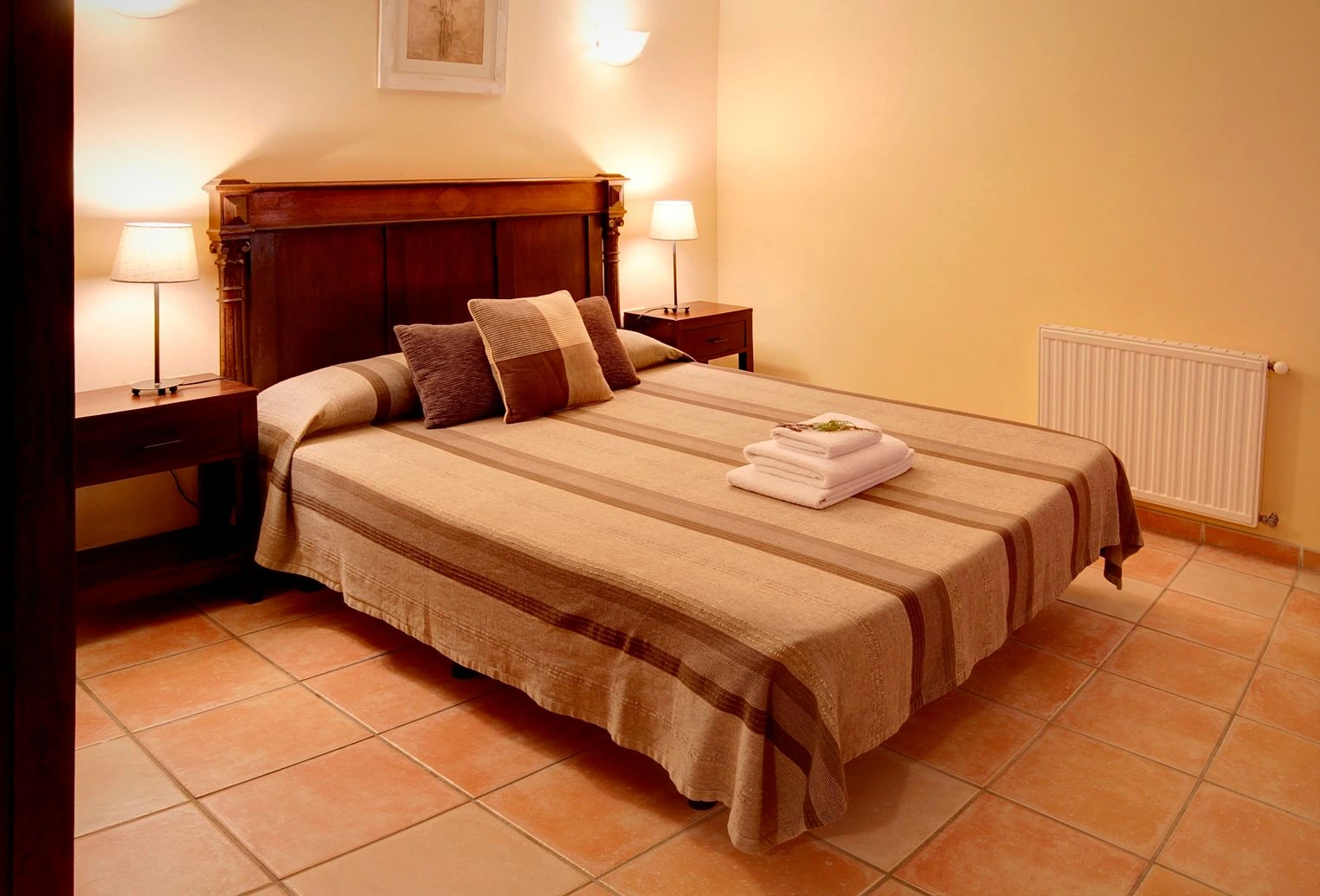 Dormitorio de matrimonio del apartamento Albera · Can Llobet