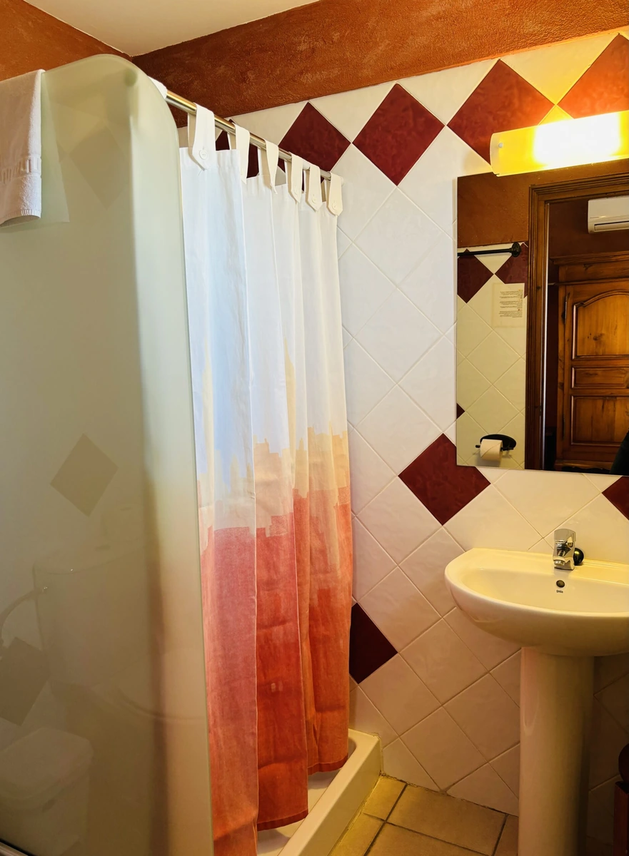 Fresa: baño con ducha. · Can Mas