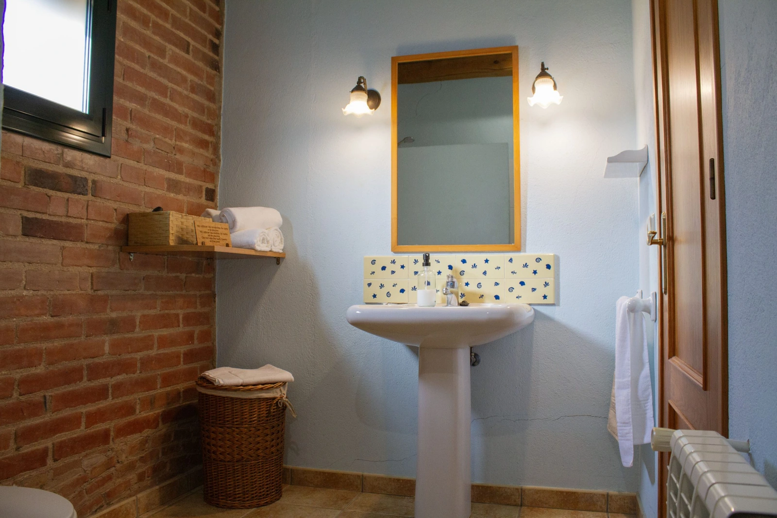 La Forca: baño completo. · Can Pujol