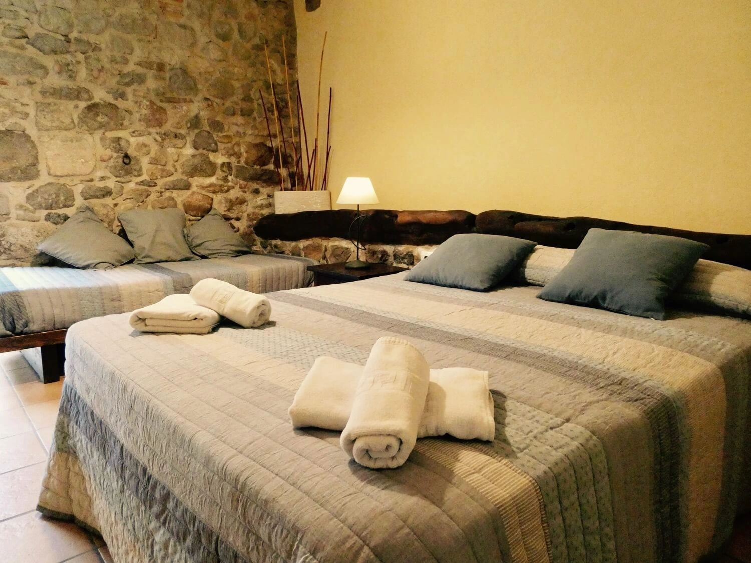 Dormitorio Lliris de la masía El Bosqueró · El Bosqueró