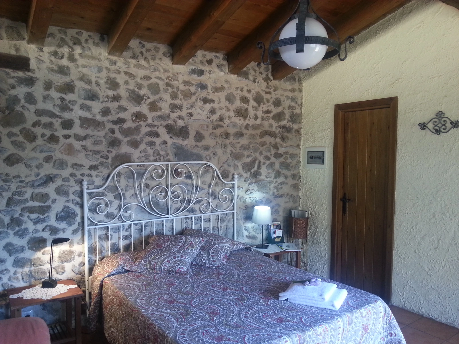 La Cabana: dormitorio con cama doble · Mas Violella