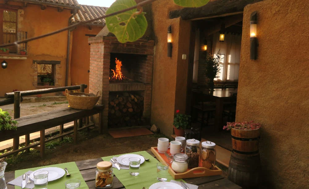 Patio con barbacoa de Les Golfes