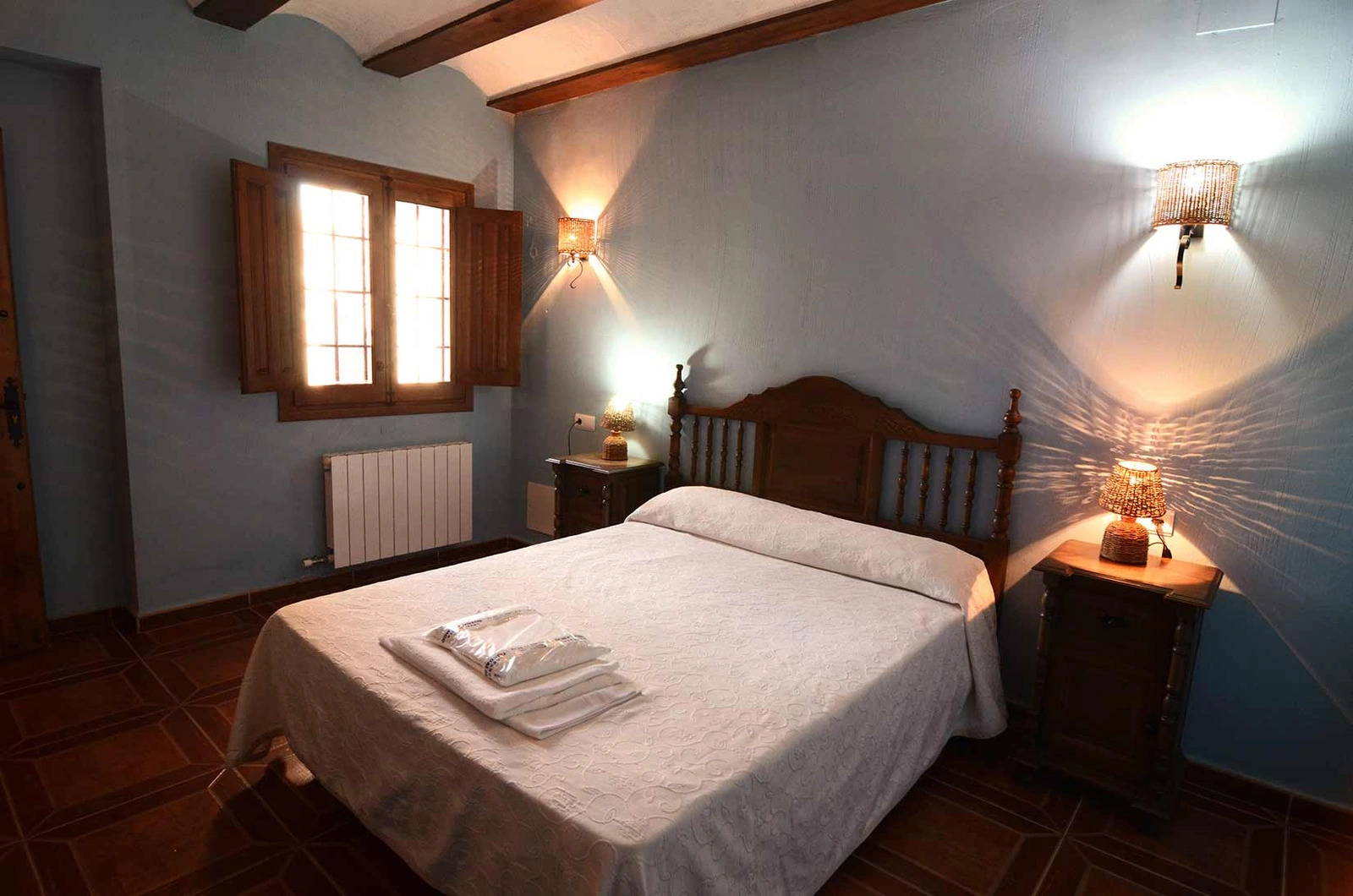 Dormitorio principal de Casa Adelina. · Cortijo El Rey