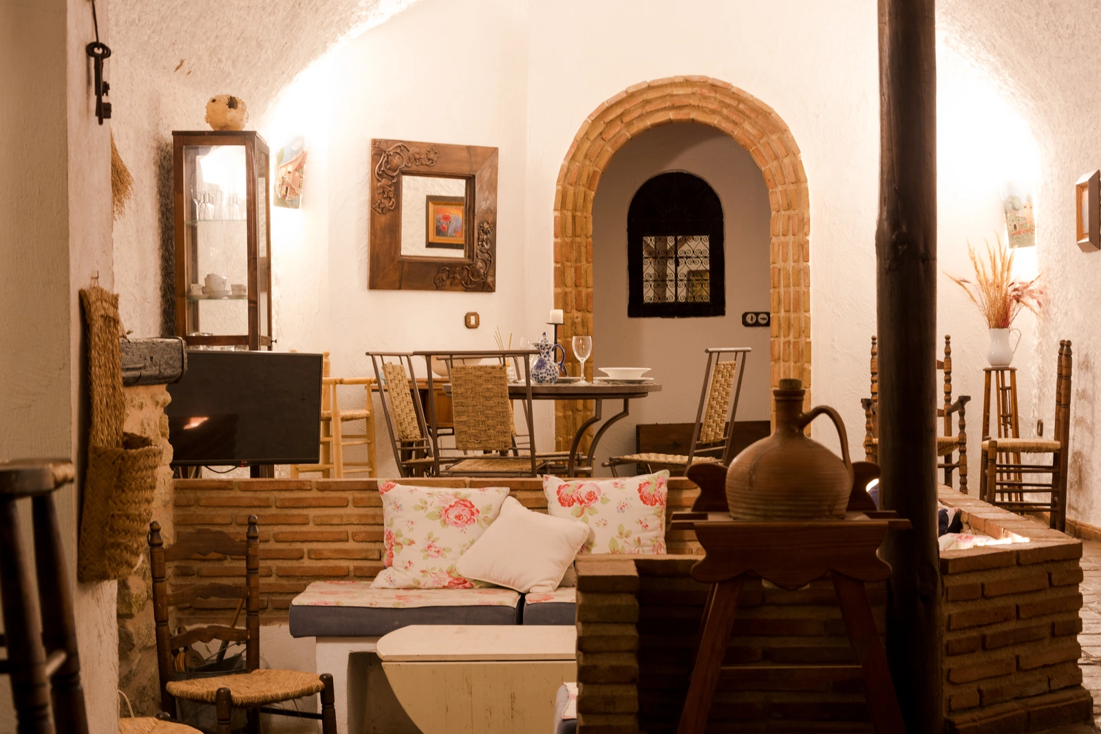Sala de estar y comedor de casa cueva; unidad sin identificar. · Cuevas Almagruz