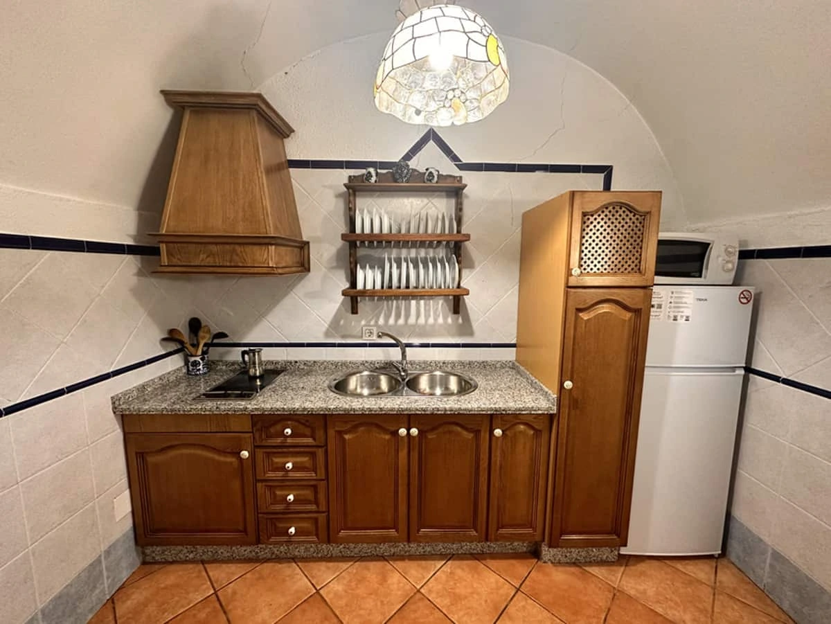 Cocina privada de la cueva 1, Kabila. · Cuevas La Granja