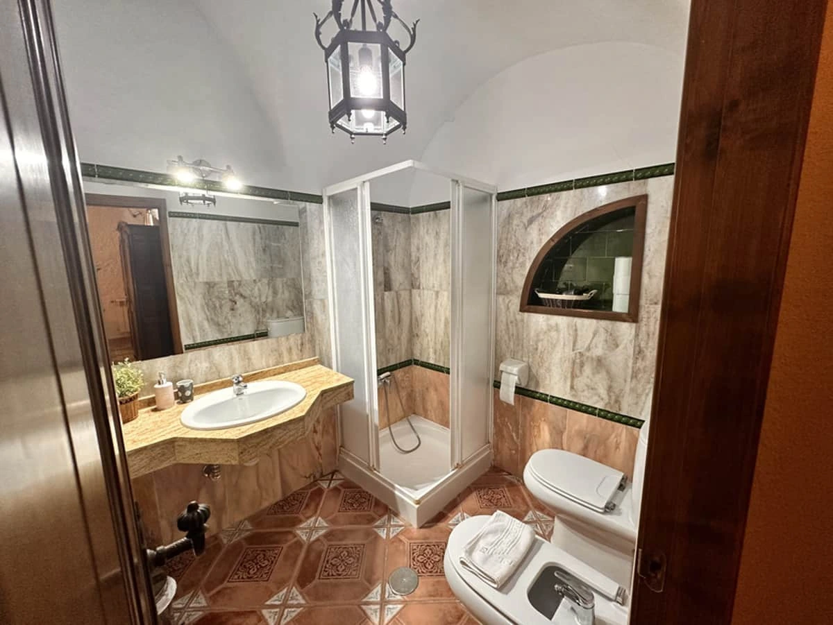 Baño de la cueva 1, Kabila. · Cuevas La Granja