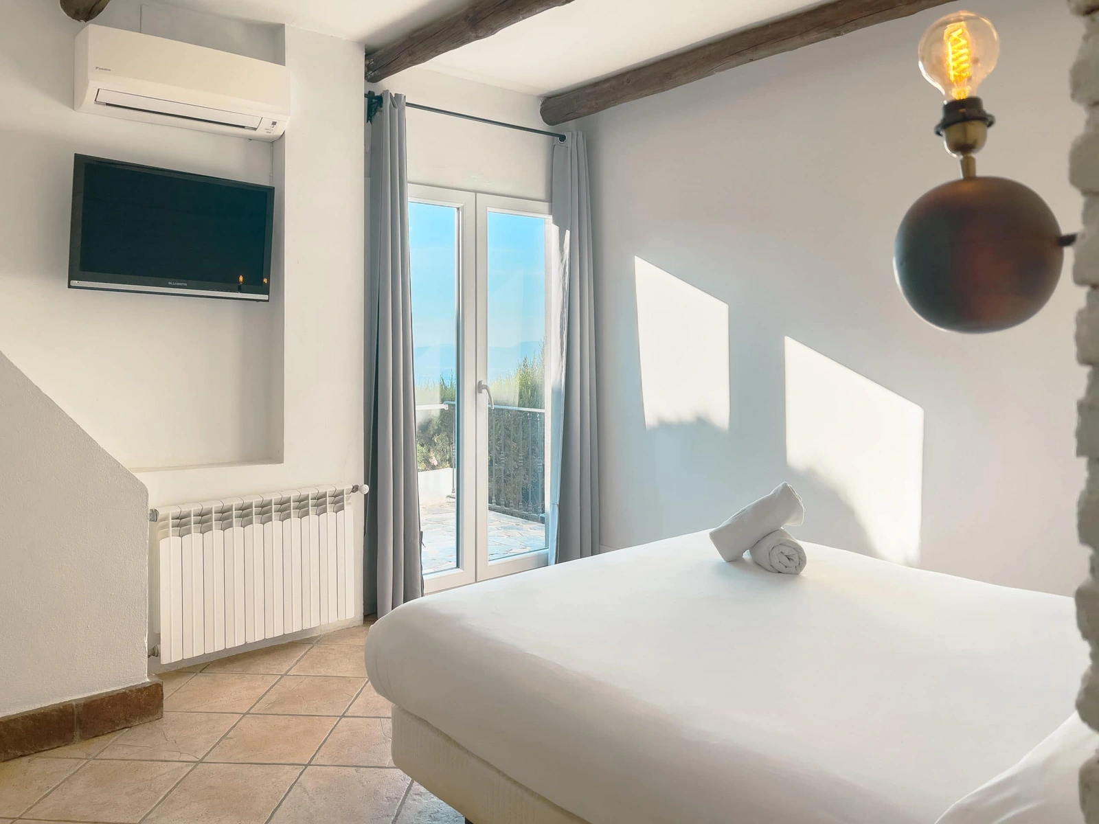 Dormitorio de la categoría Doble con Balcón. · Hotel El Balcón de las Nieves