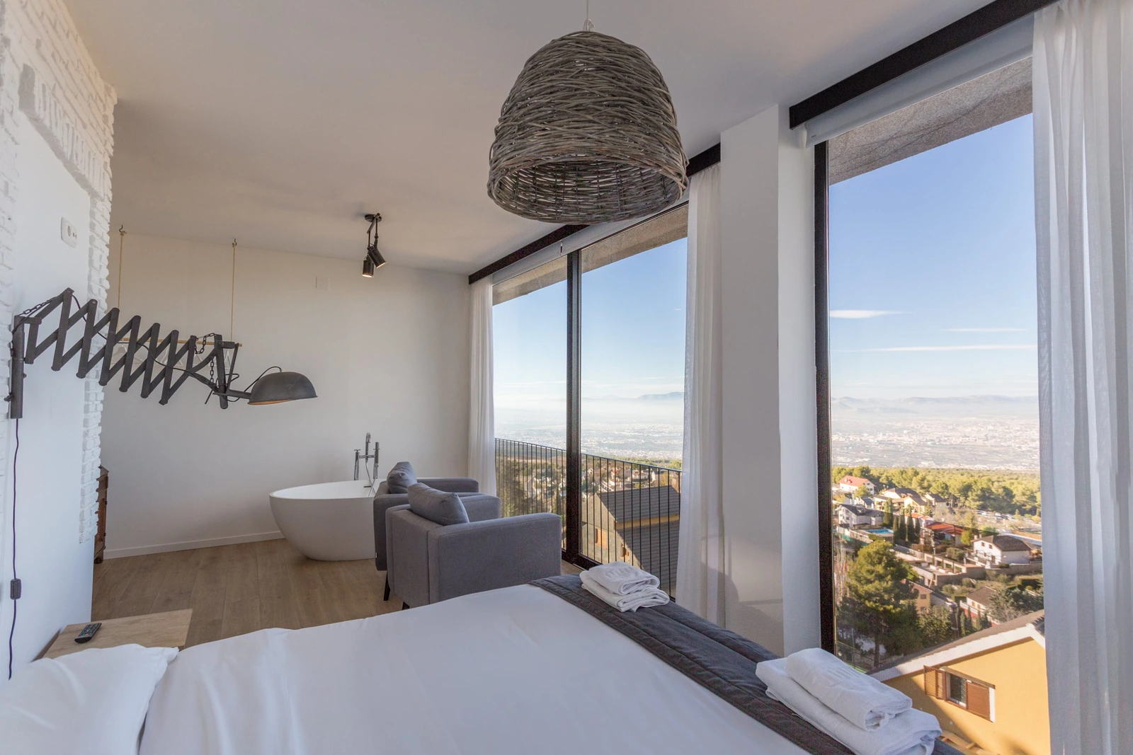 Dormitorio con vistas de la Superior nº 12. · Hotel El Balcón de las Nieves