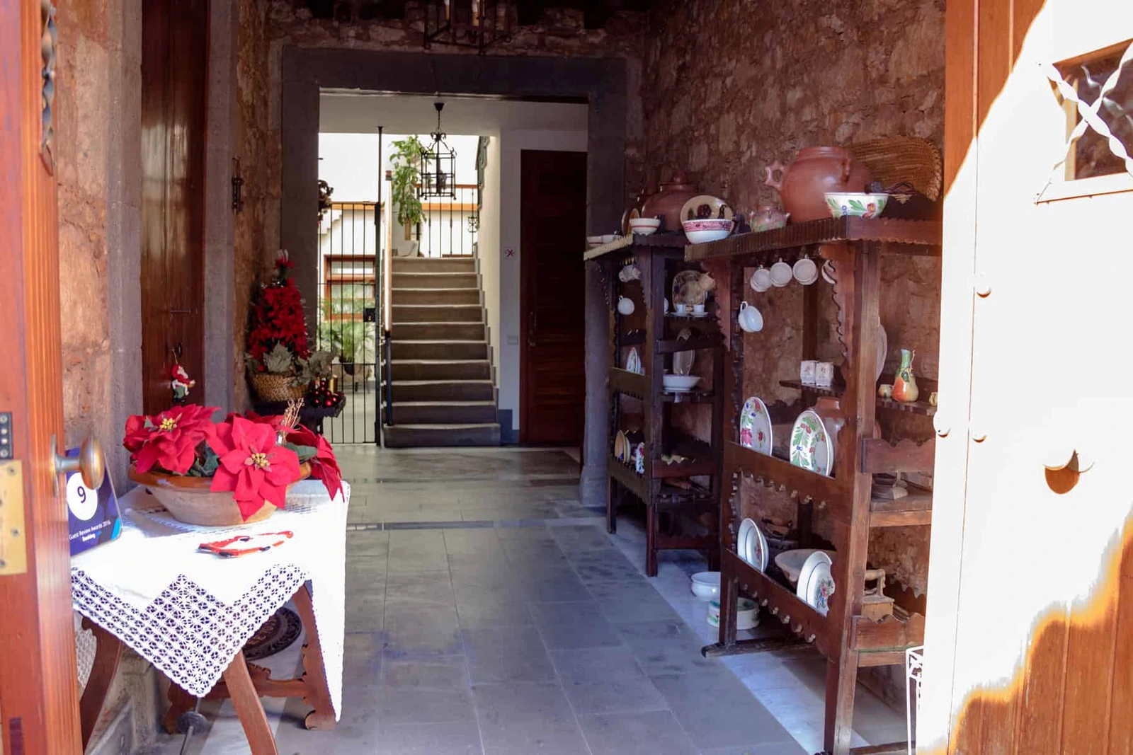 Entrada y vestíbulo de Doña Margarita · Casa Rural Doña Margarita