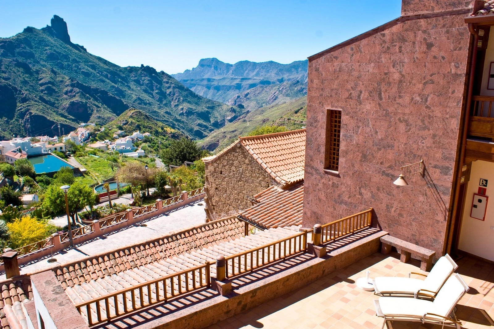 Terraza del hotel con vistas a las montañas de Tejeda · Hotel Rural Fonda de La Tea