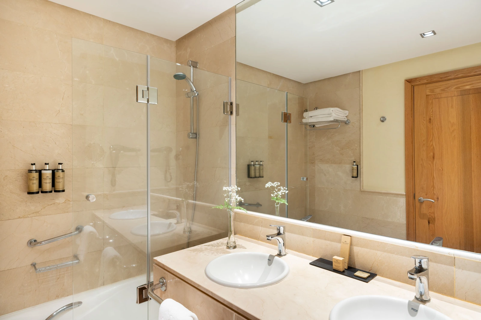 Baño de categoría Doble Estándar · Parador de Cruz de Tejeda