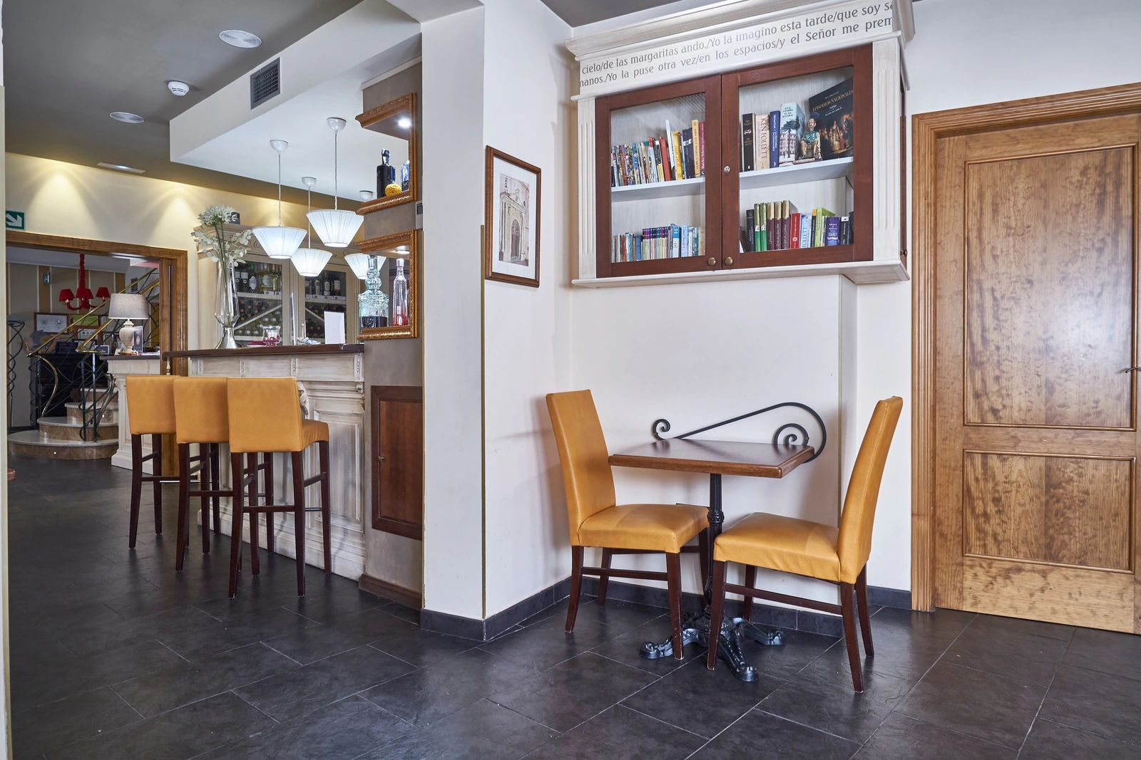 Cafetería y rincón de lectura de Casona de Torres · Casona de Torres