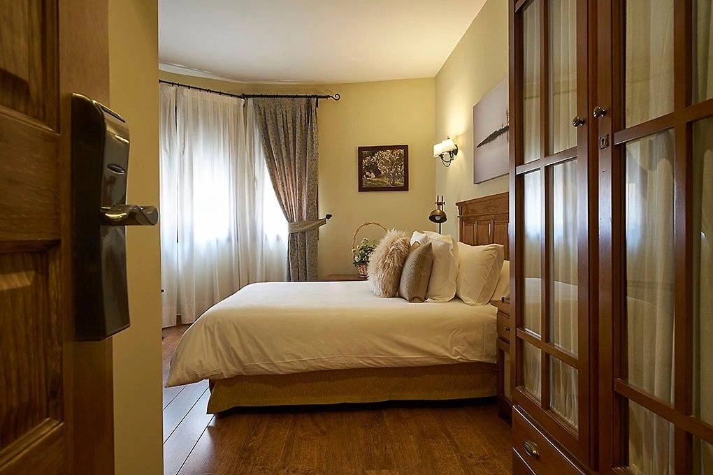 Suite 102 El Parral, vista del dormitorio · Casona de Torres