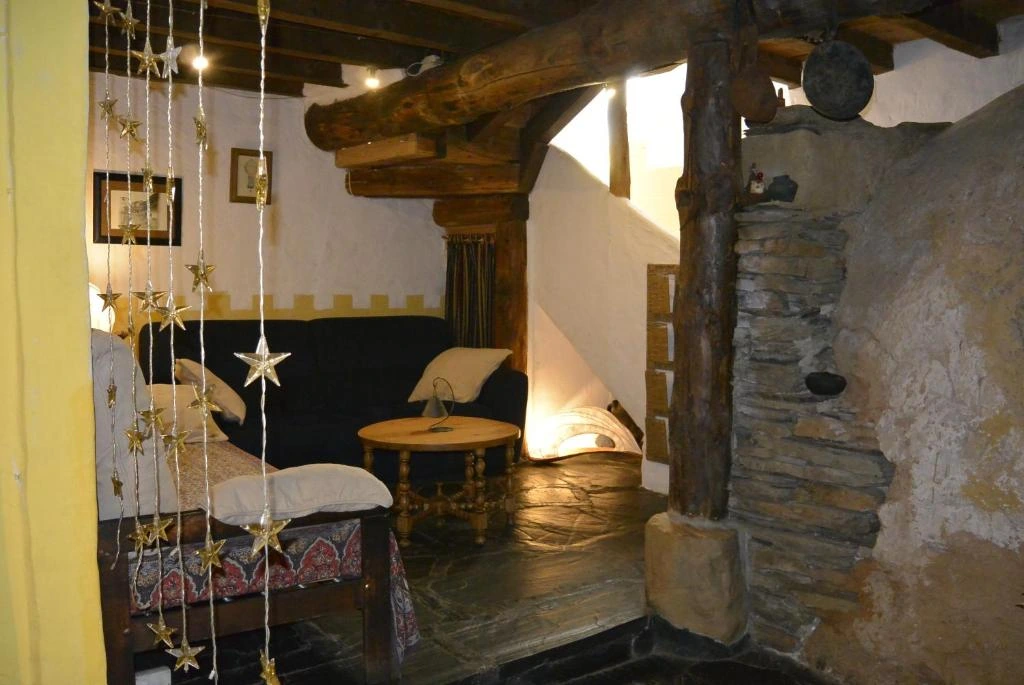 Zona de estar junto a la escalera de La Casa del Sol · La Casa del Sol