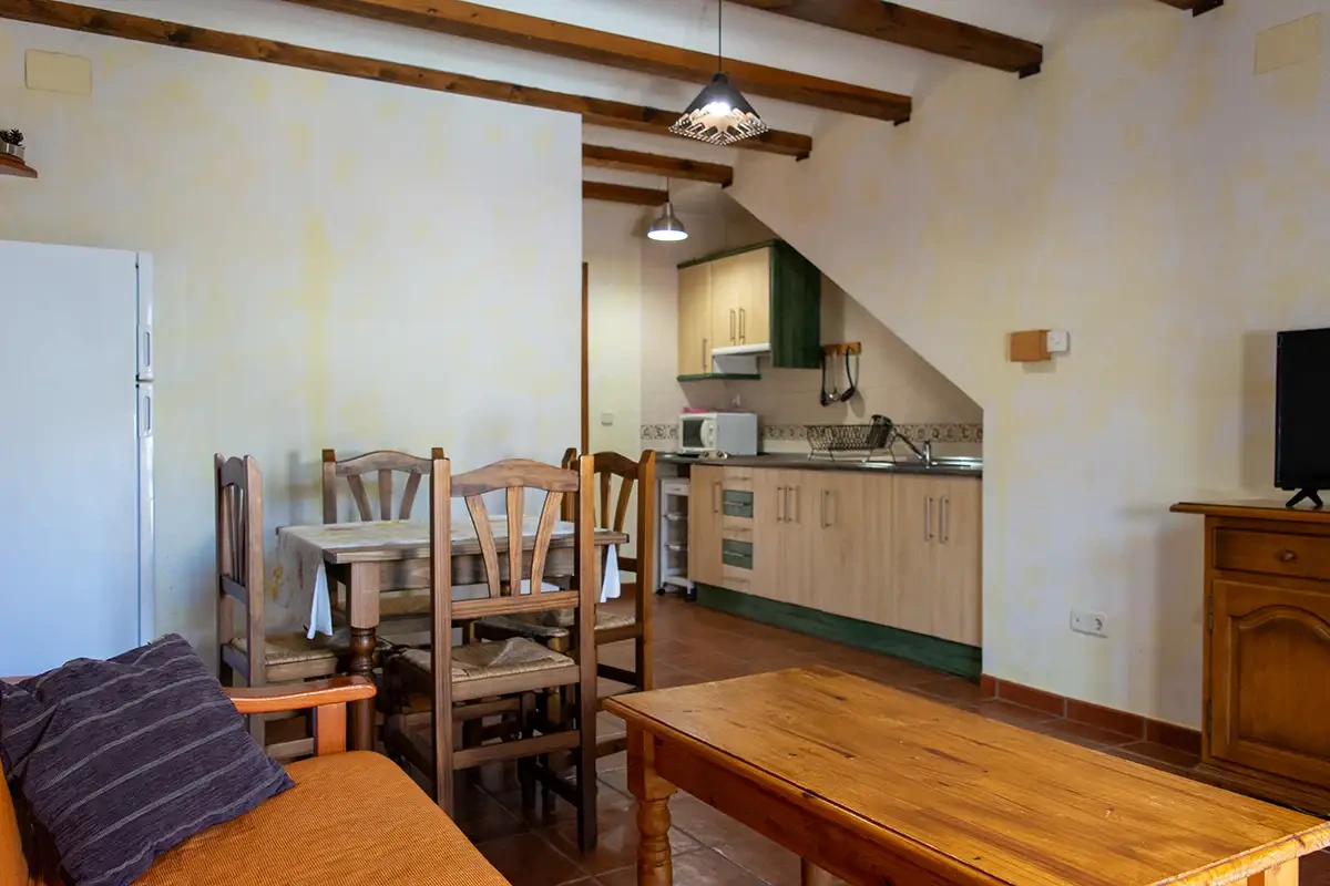 Planta baja: salón, comedor y cocina privada. · Las Fuentes del Alto Tajo