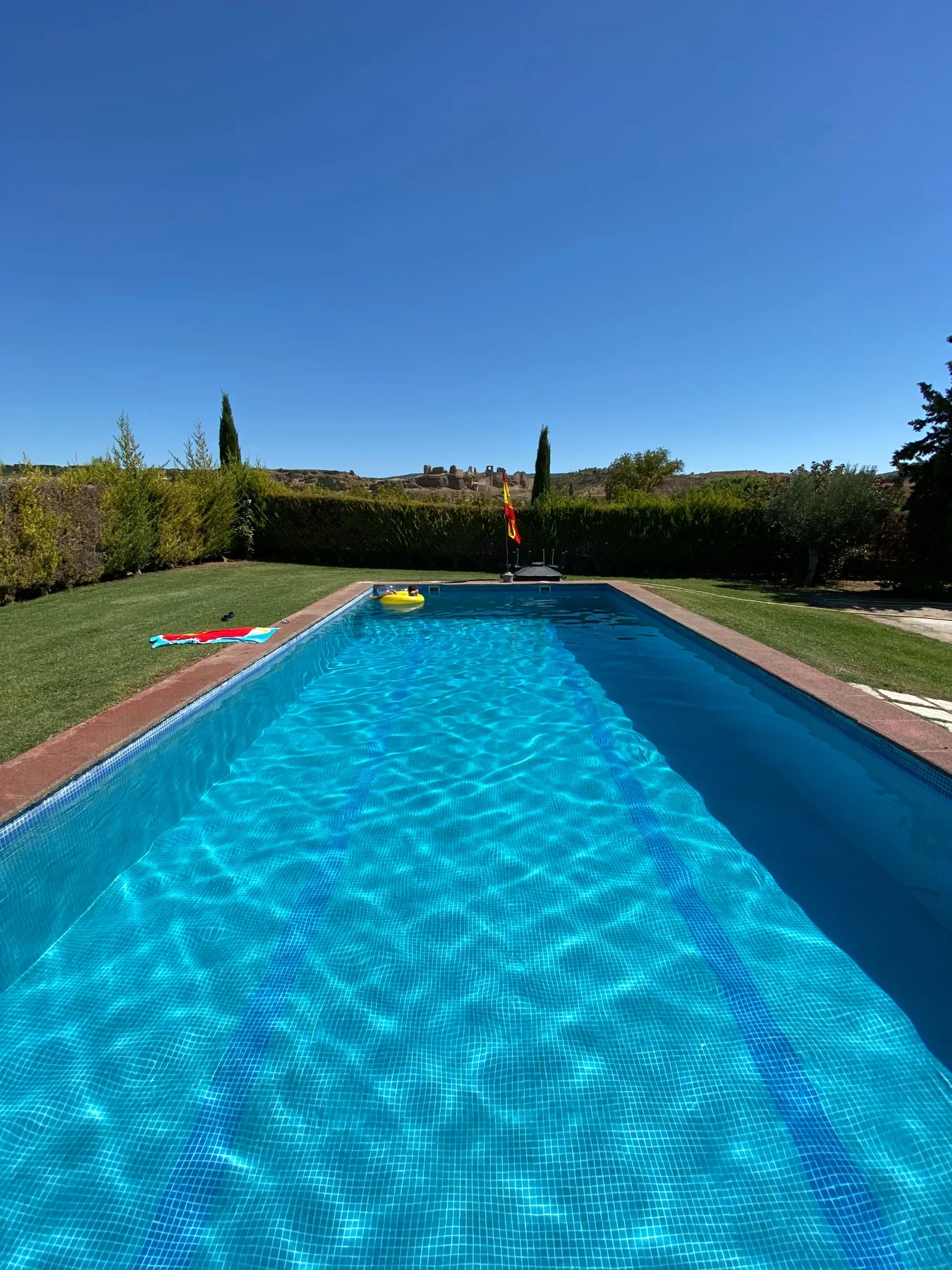 Piscina privada de Las Hazas en el jardín