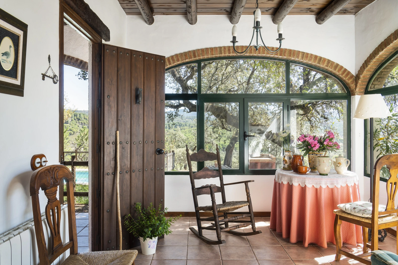 Salón acristalado de Casa El Olivo · Arroyo la Jara