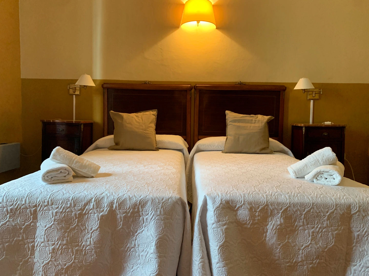 Casa Tinoco: dormitorio con dos camas individuales. · Casa Tinoco