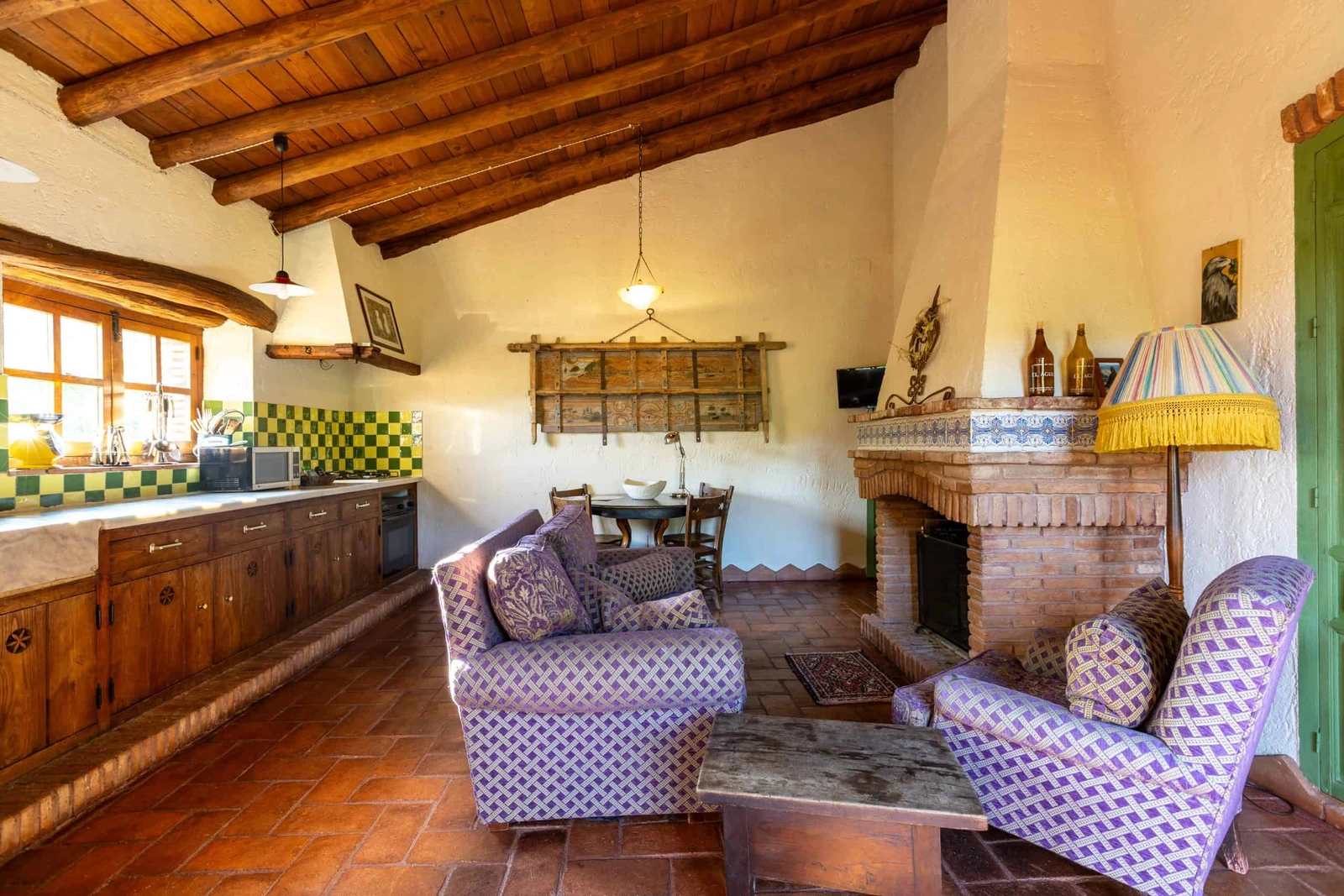 El Águila: salón privado con chimenea. · Molino Río Alájar