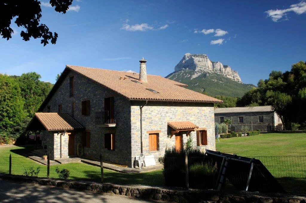 Vista lateral de la casa rural Campacruz