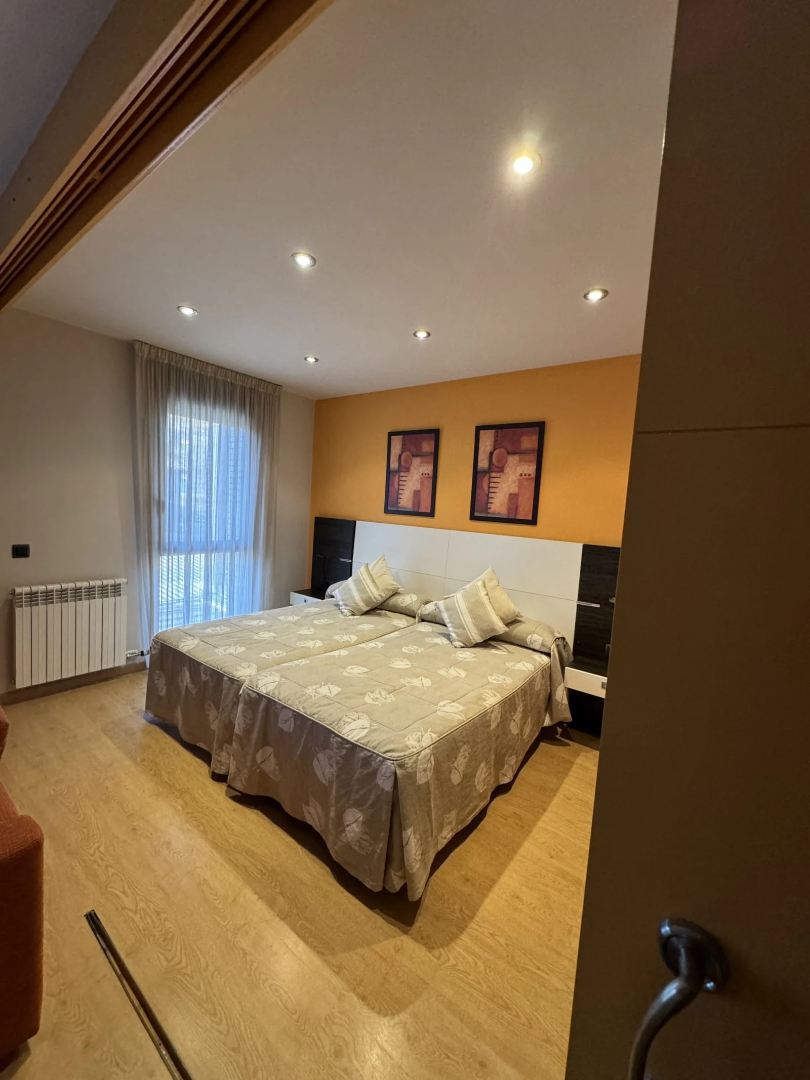 Dormitorio doble en Apartamentos Can Rocamora, Arén