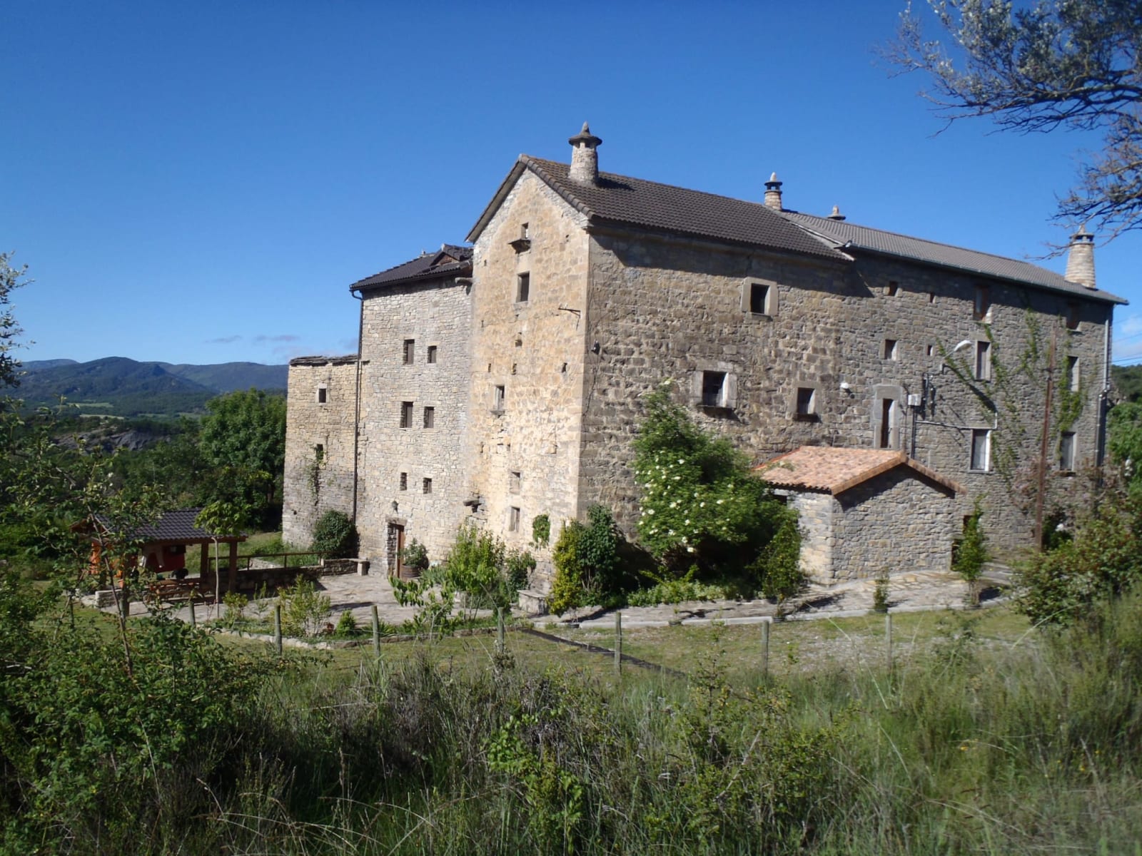Casa Bestregui entre prados en Guaso