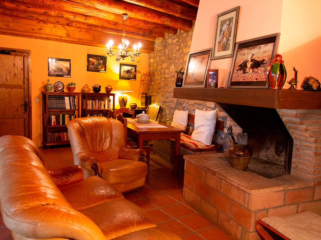 Salón con chimenea de Casa Olibán