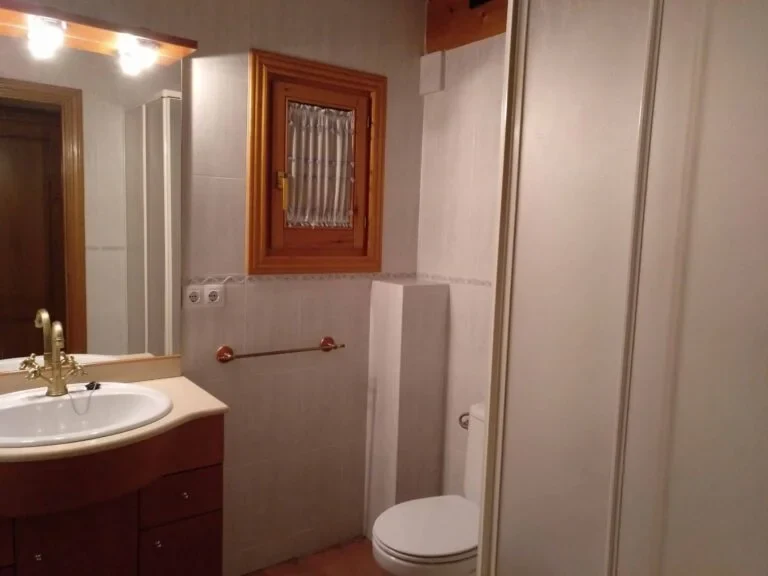 Baño de Casa Añísclo · Casas Rurales Molins