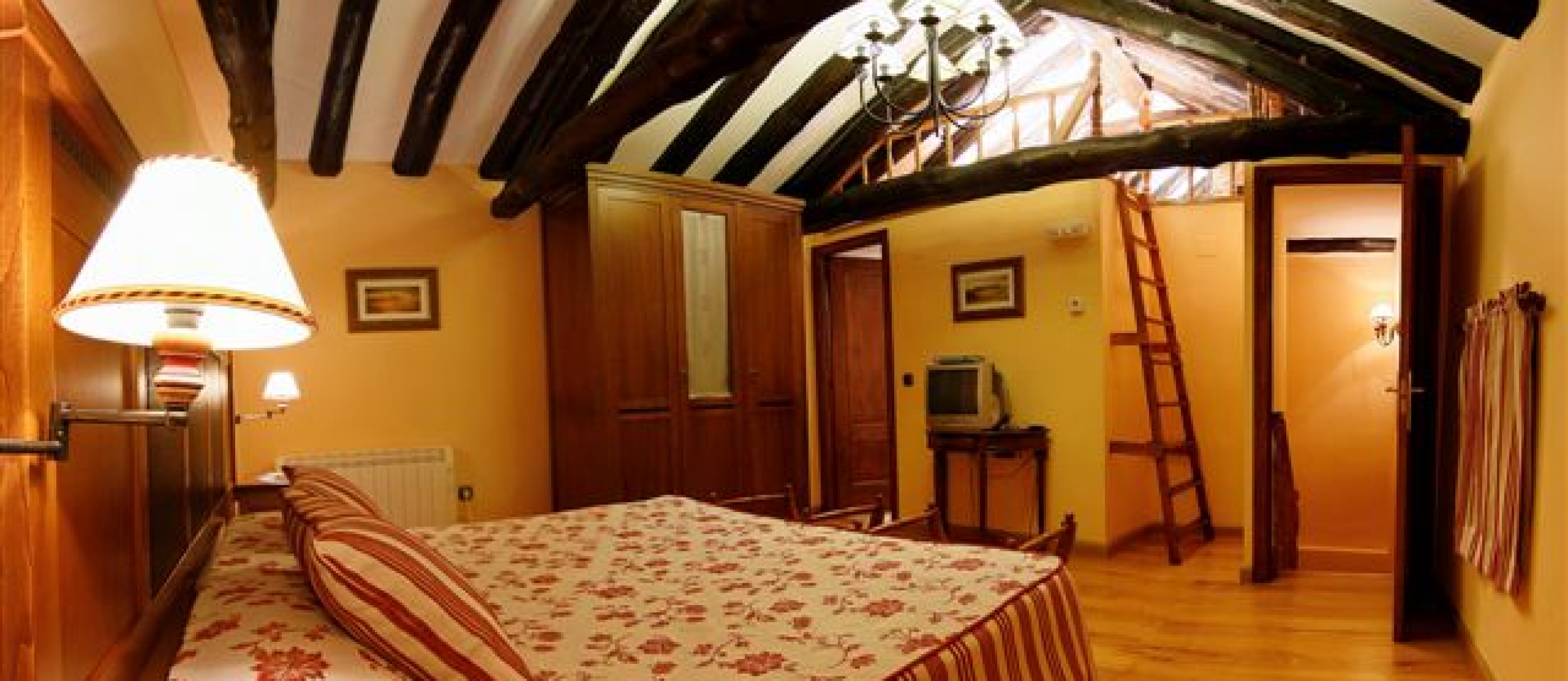 Dormitorio bajo cubierta de El Pallarón