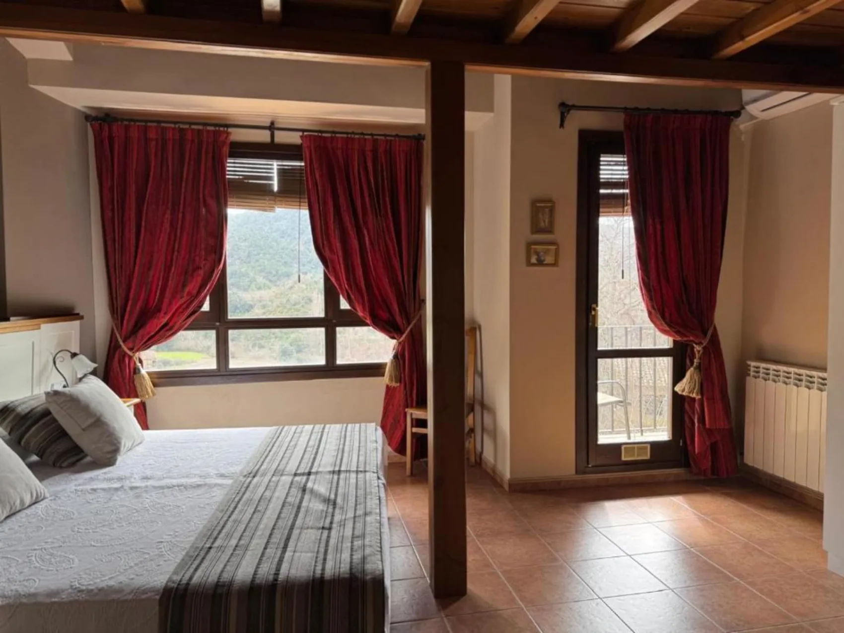 Habitación doble con terraza del Hotel Guara Inlukā