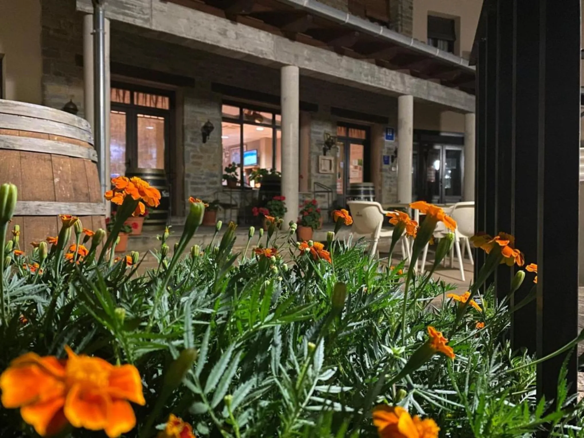 Terraza y comedor del Hotel Guara Inlukā