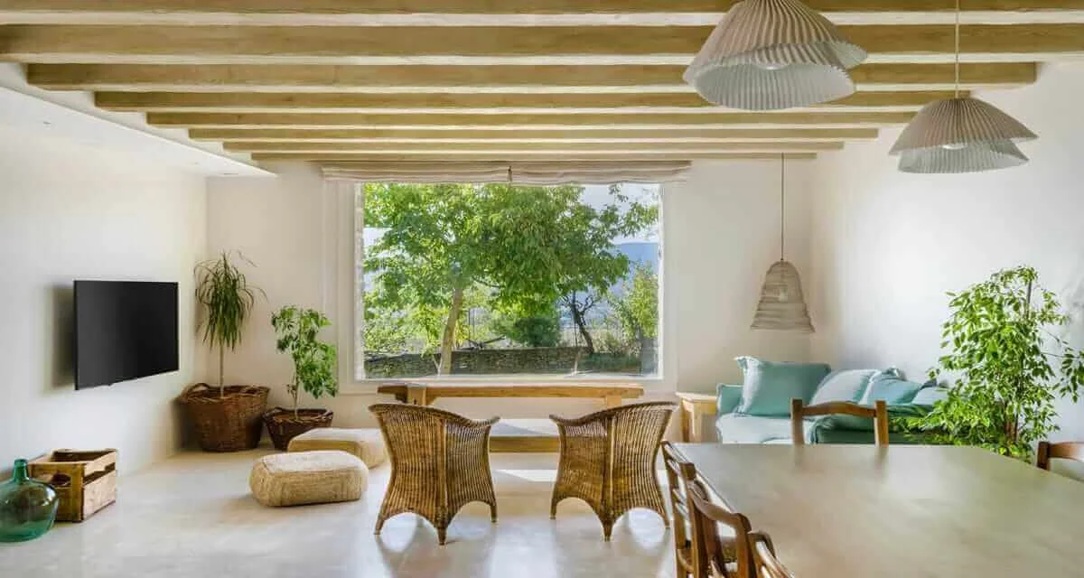 Salón-comedor luminoso de Turismo Rural Os Ormos
