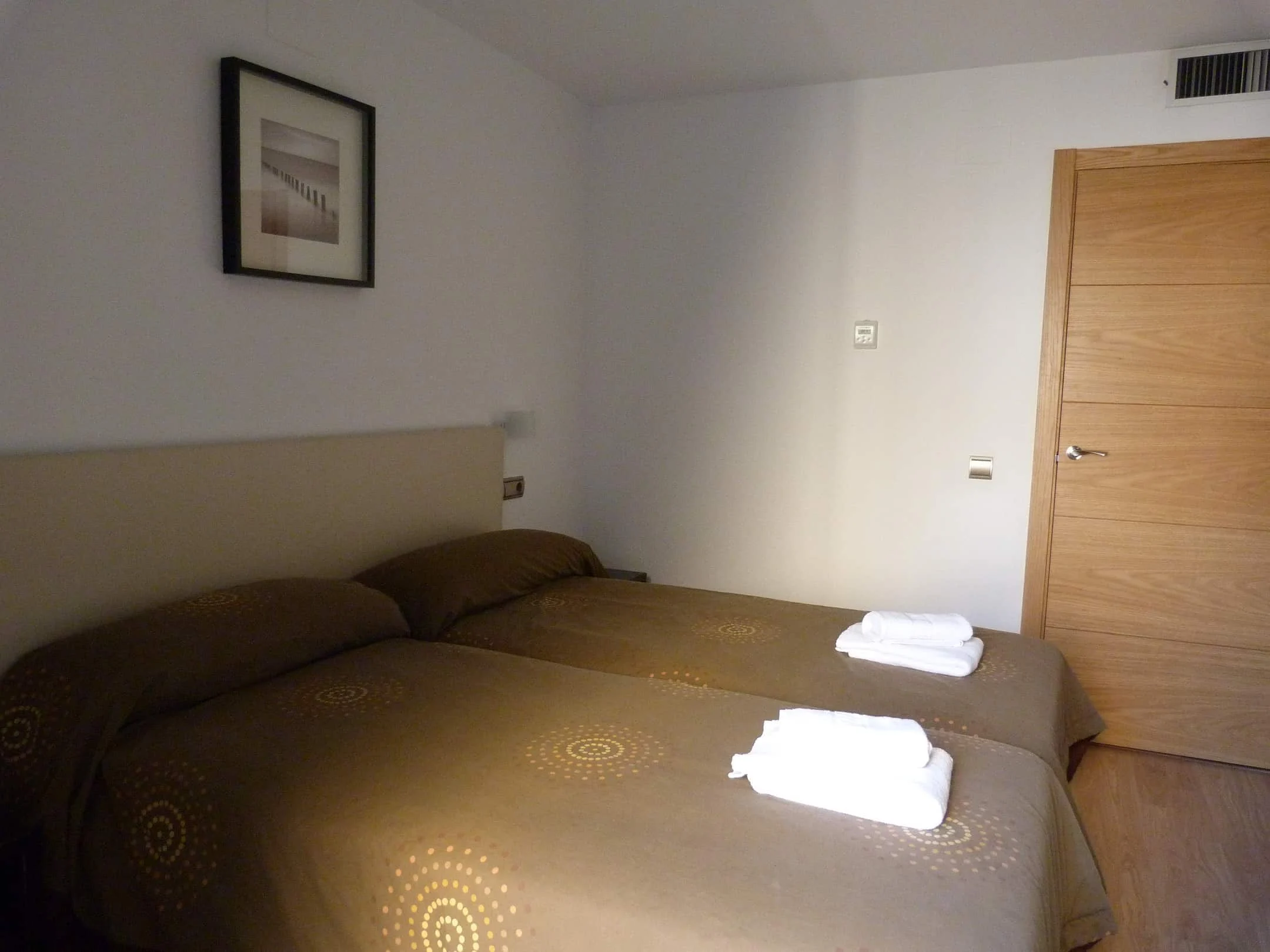 Dormitorio con dos camas del apartamento Escalona de Puerta de Ordesa