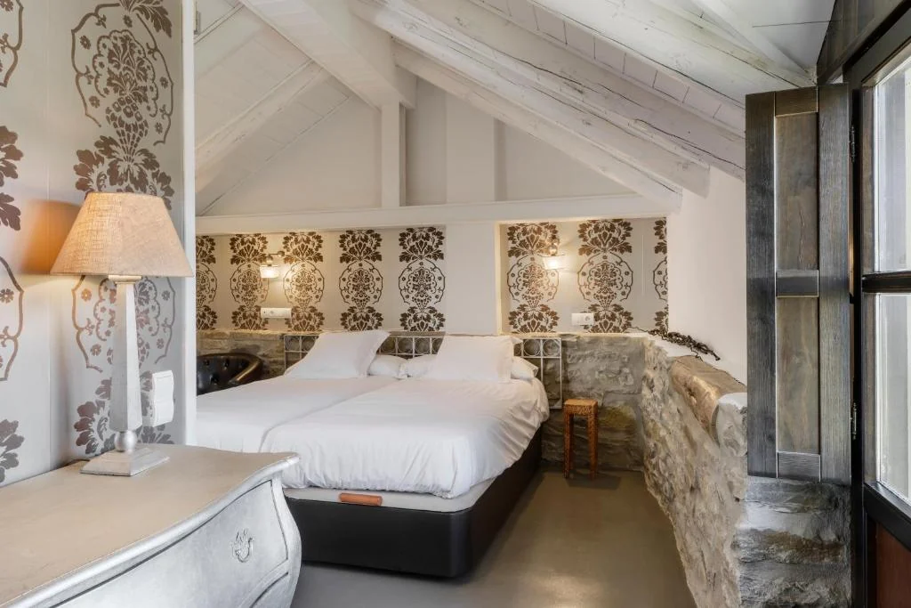 Dormitorio abuhardillado de Casa Marrón