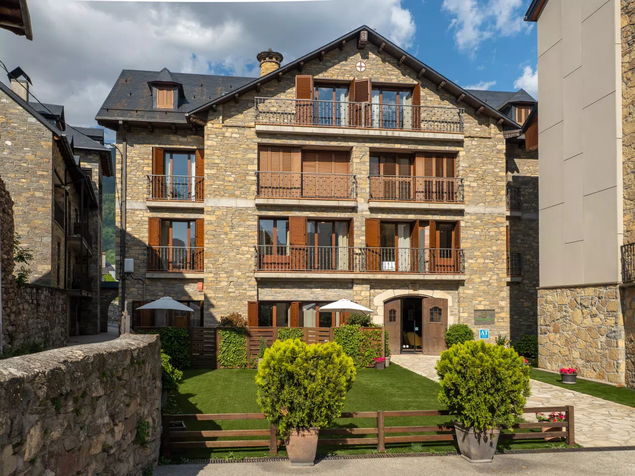 Villa de Plan Apartments & Suites