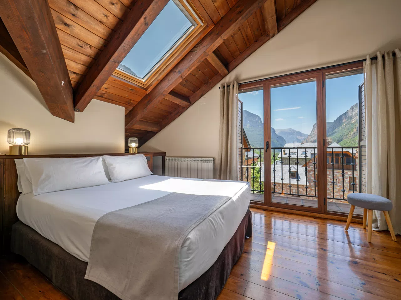 Apartamento de Villa de Plan con vistas al Pirineo