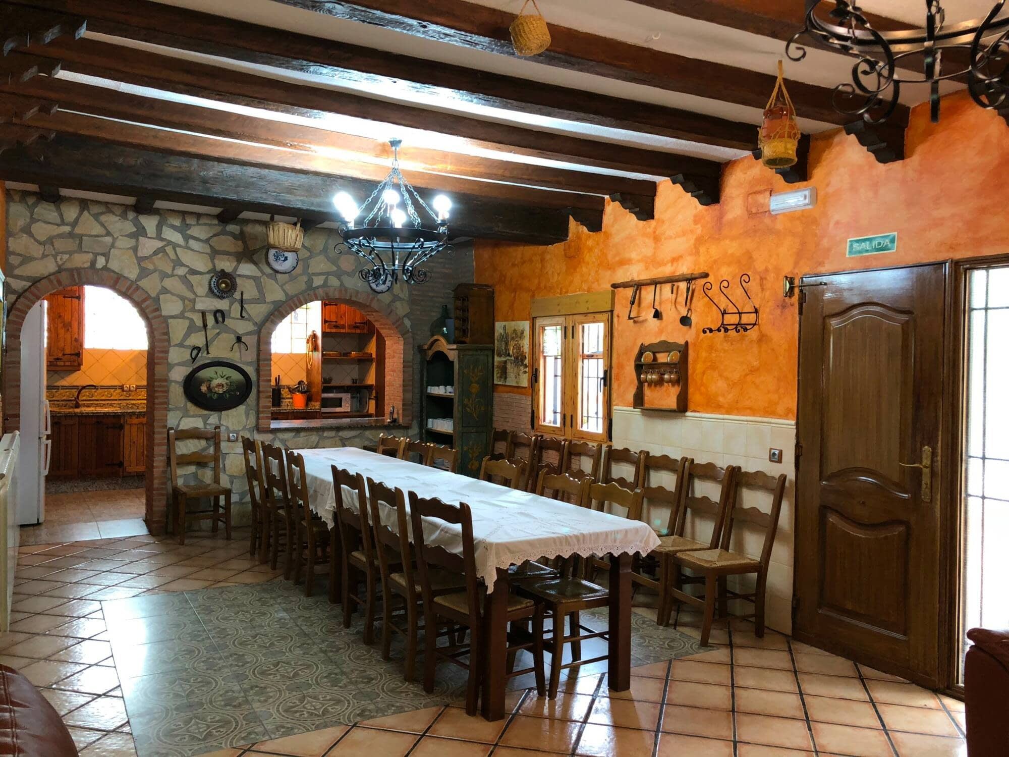 Salón comedor para grupos de Casa Rural Membrillejo